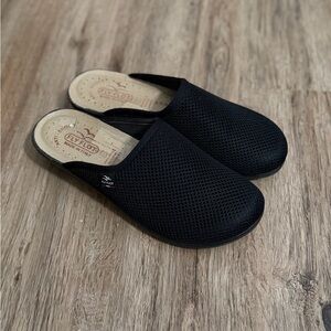 Fly Flot Black Women's Mules